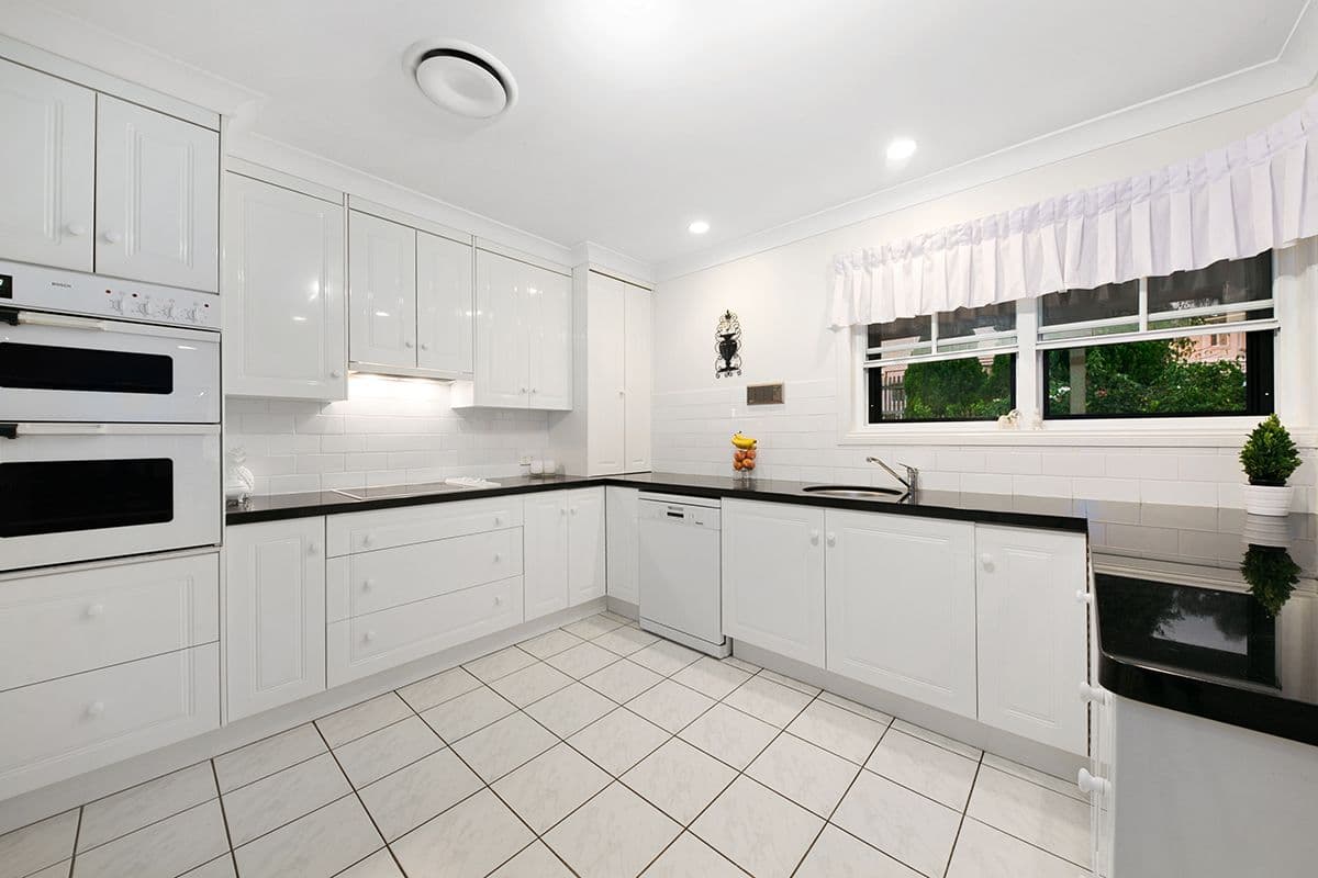 15 Bowles Street, Mount Ommaney QLD 4074, Mount Ommaney - Thumbnail 4