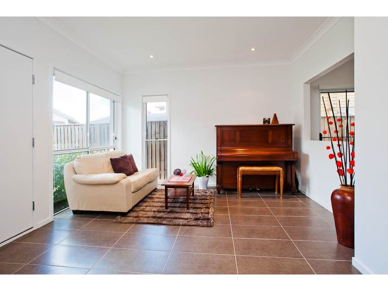 37 Slobodian Street, EIGHT MILE PLAINS QLD 4113, Eight Mile Plains - Thumbnail 5