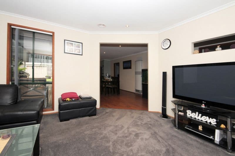 18 Conferta Court, CRANBOURNE WEST VIC 3977, Cranbourne West - Thumbnail 6