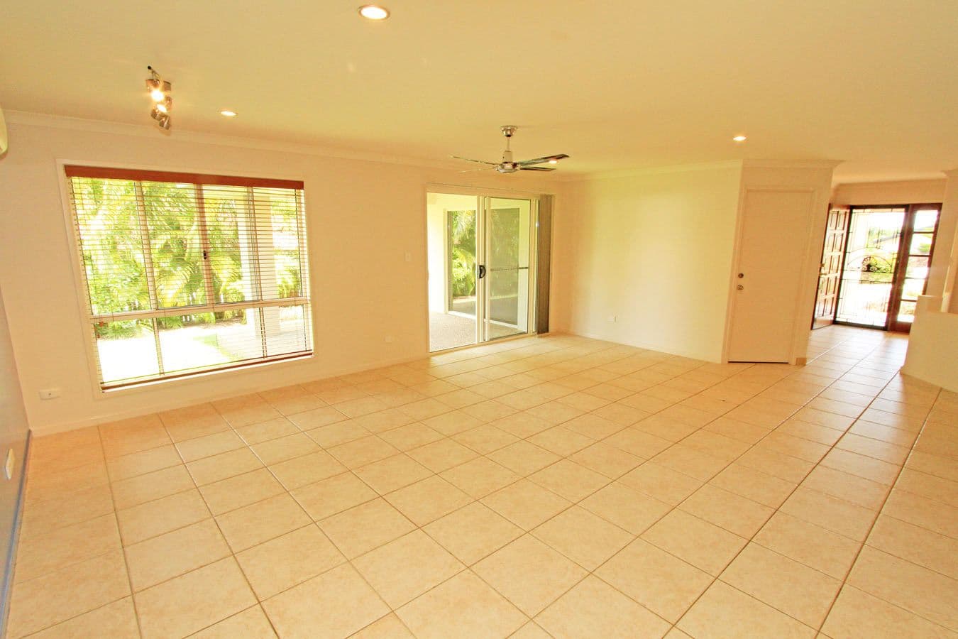 39 Miami Crescent, PACIFIC HEIGHTS QLD 4703, Pacific Heights - Thumbnail 5