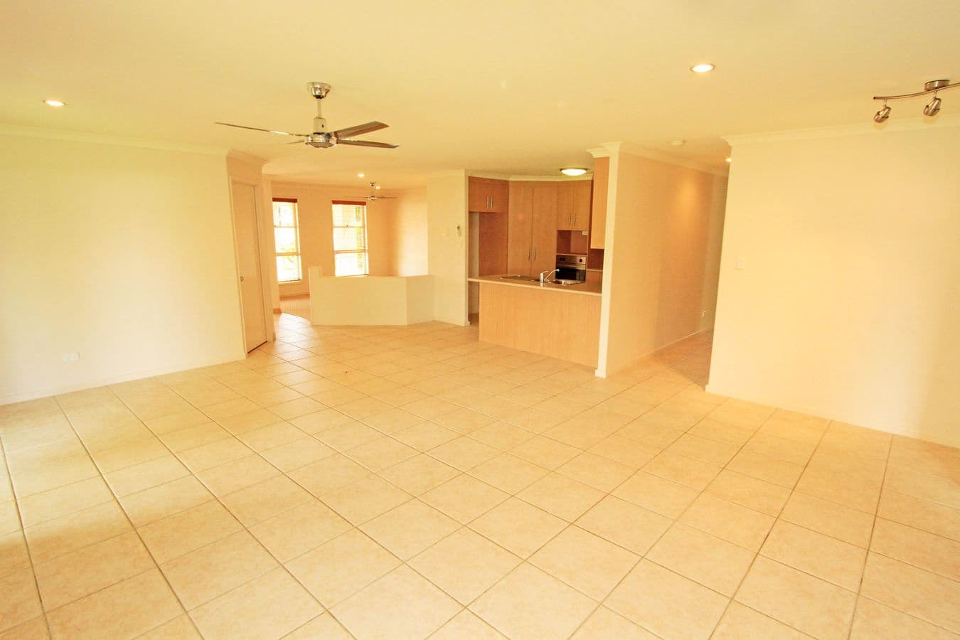 39 Miami Crescent, PACIFIC HEIGHTS QLD 4703, Pacific Heights - Thumbnail 6