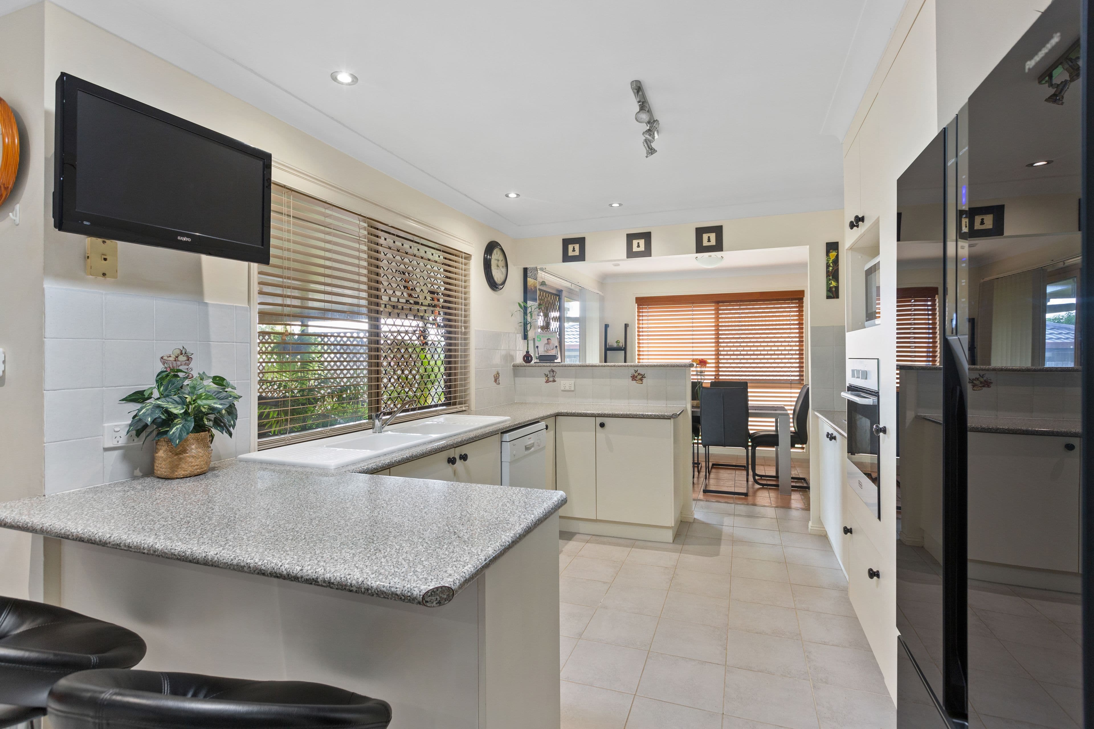 17 Lapidus Street, Birkdale QLD 4159, Birkdale - Thumbnail 8