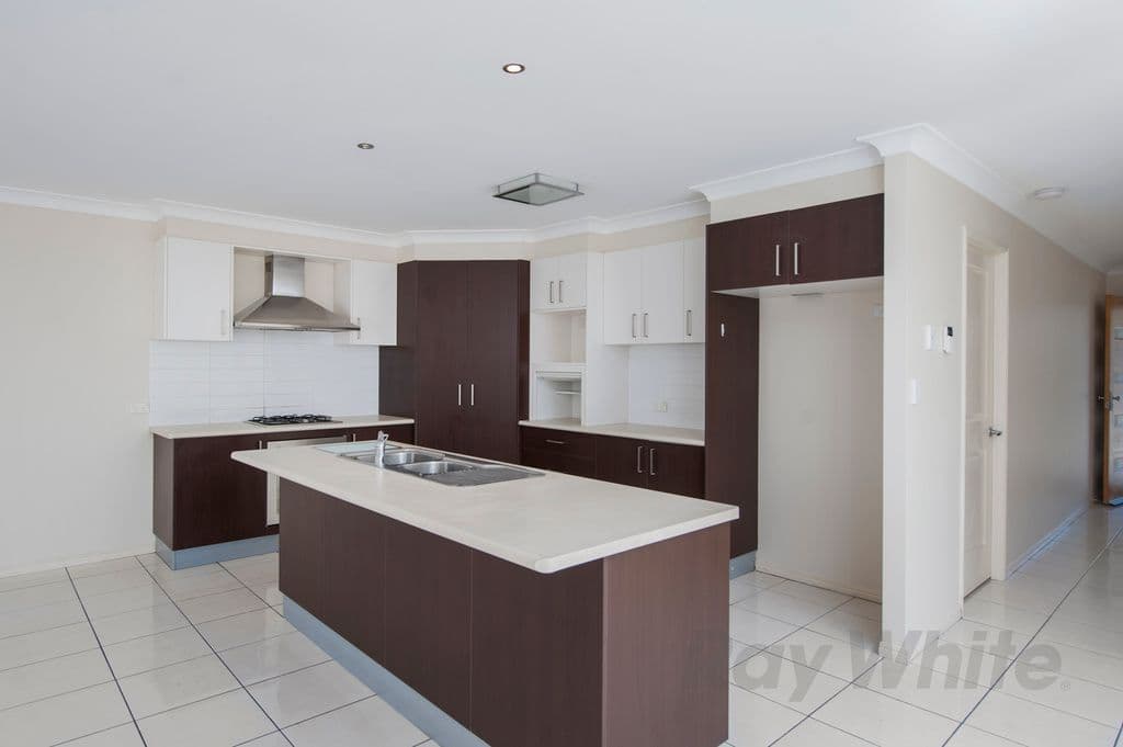 17 Van Asch Close, DOOLANDELLA QLD 4077, Doolandella - Thumbnail 5