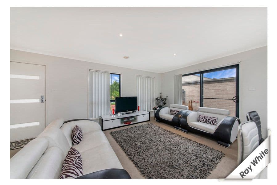 8 Jean Macnamara Street, MACGREGOR ACT 2615, Macgregor - Thumbnail 3