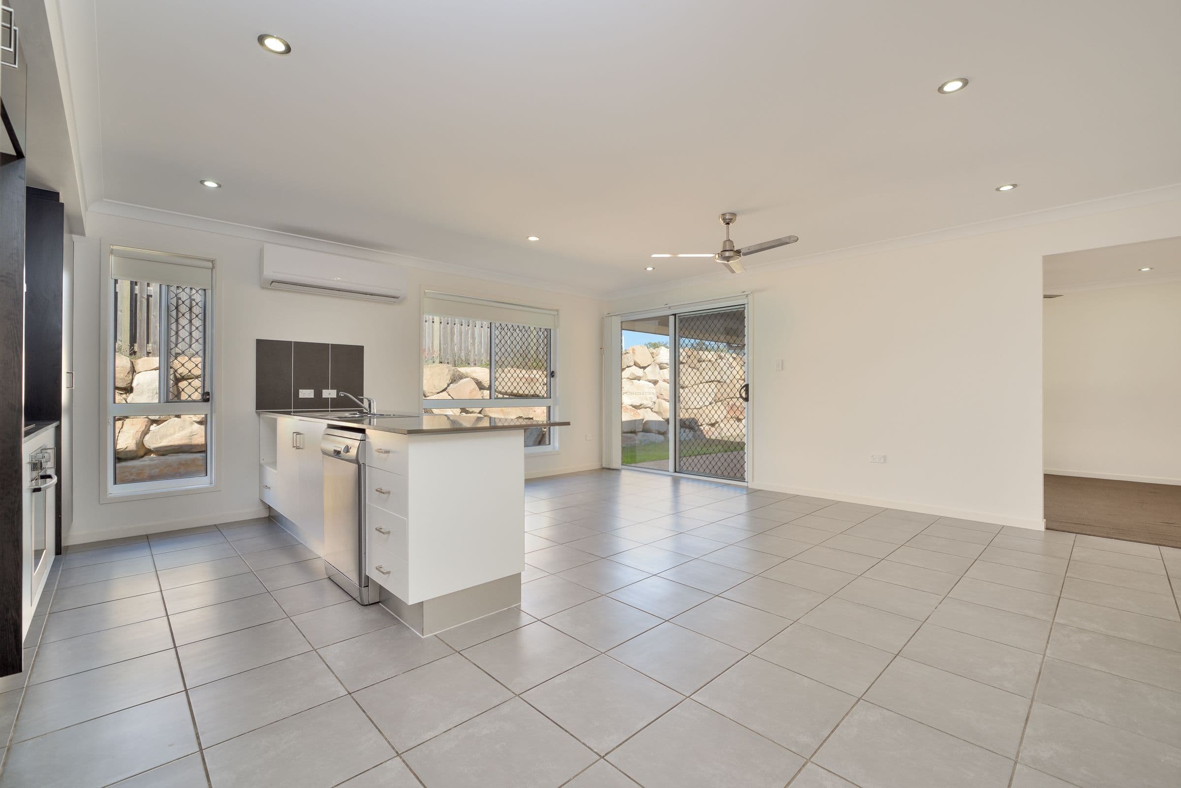 22 Koolivoo Parade, Boyne Island QLD 4680, Boyne Island - Thumbnail 4