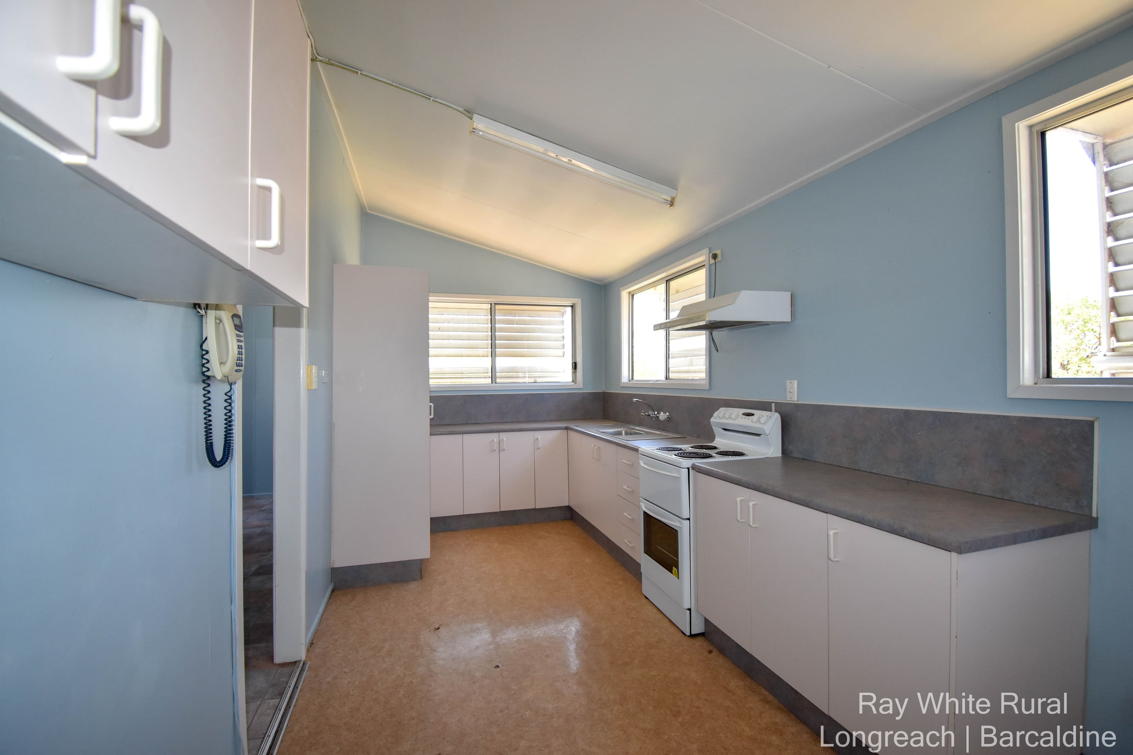 7 Cypress Street, Barcaldine QLD 4725, Barcaldine - Thumbnail 4