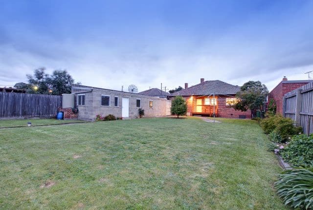 8 Orrong Avenue, RESERVOIR VIC 3073, Reservoir - Thumbnail 8