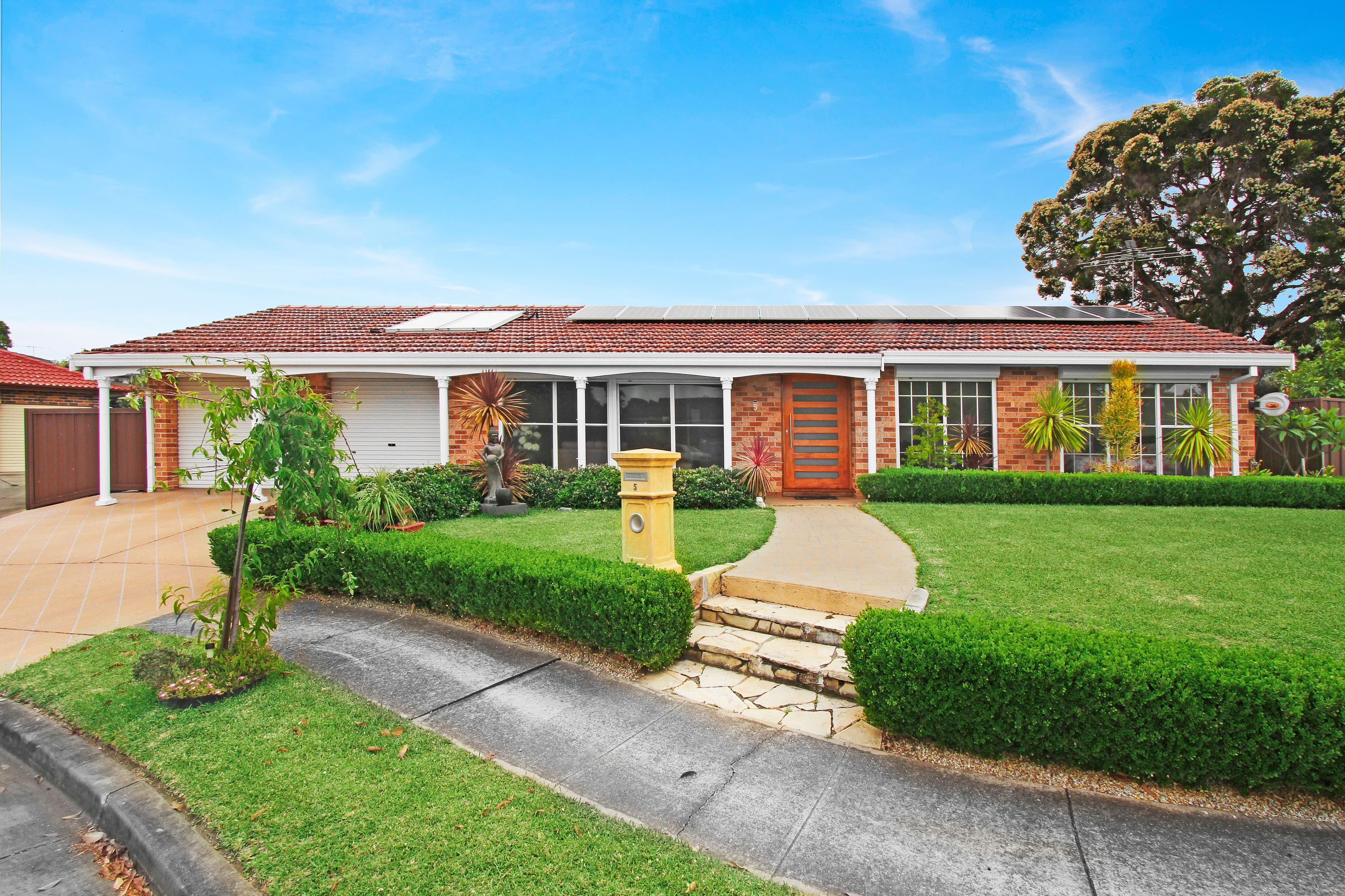 5 Guys Place, St Johns Park - Image 1