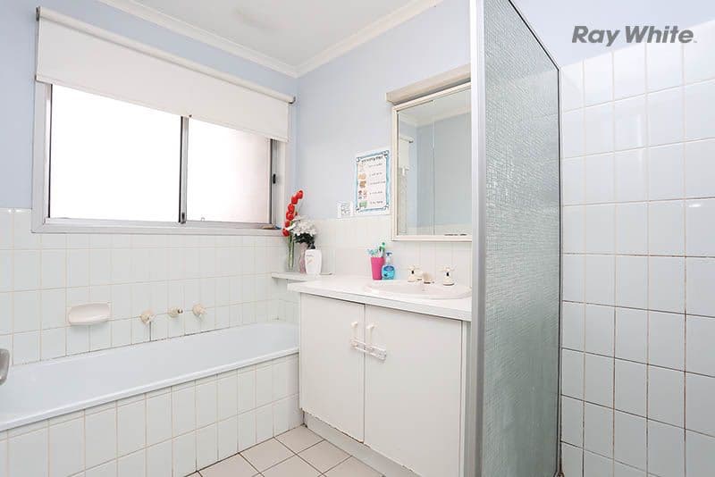 15 BARTLETT Crescent, Hoppers Crossing VIC 3029, Hoppers Crossing - Thumbnail 3