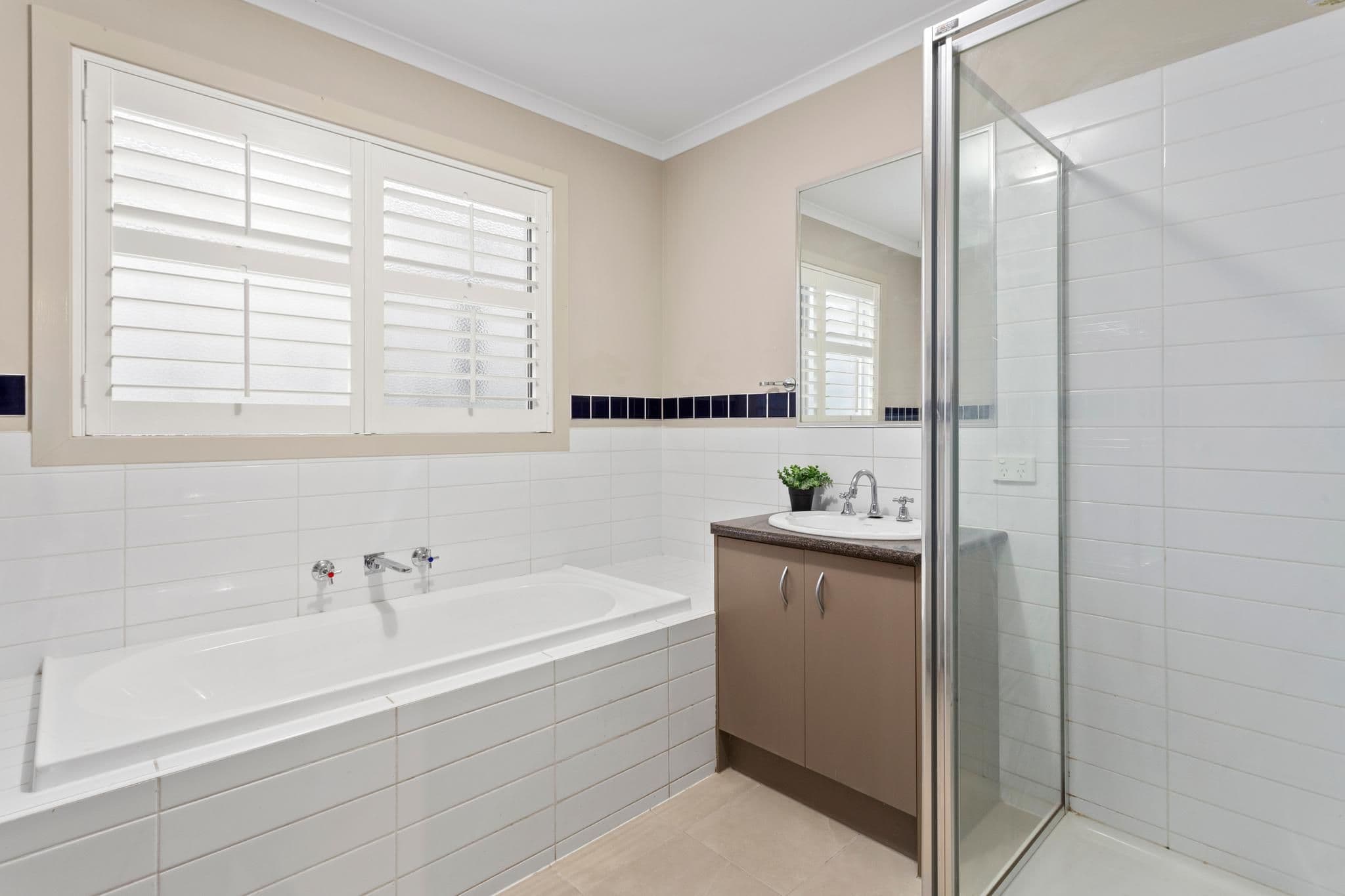 10 Adrian Drive, Pakenham VIC 3810, Pakenham - Thumbnail 7
