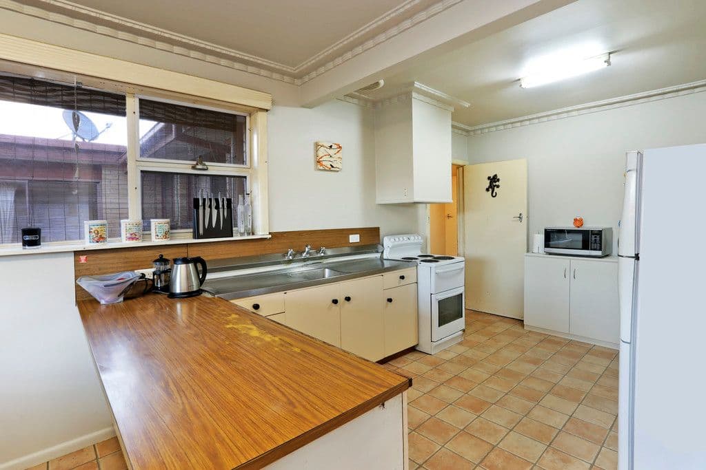 74 Flinders Avenue, LARA VIC 3212, Lara - Thumbnail 3