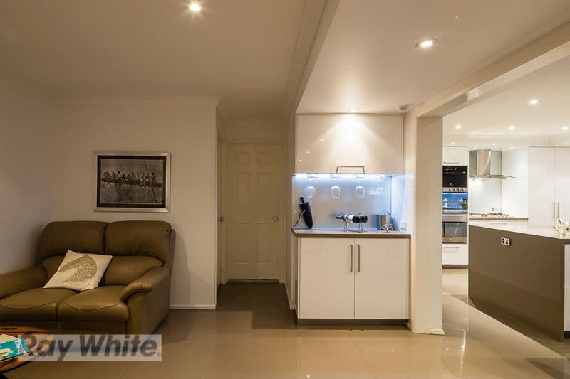 7 Berkley Place, Carindale QLD 4152, Carindale - Thumbnail 3