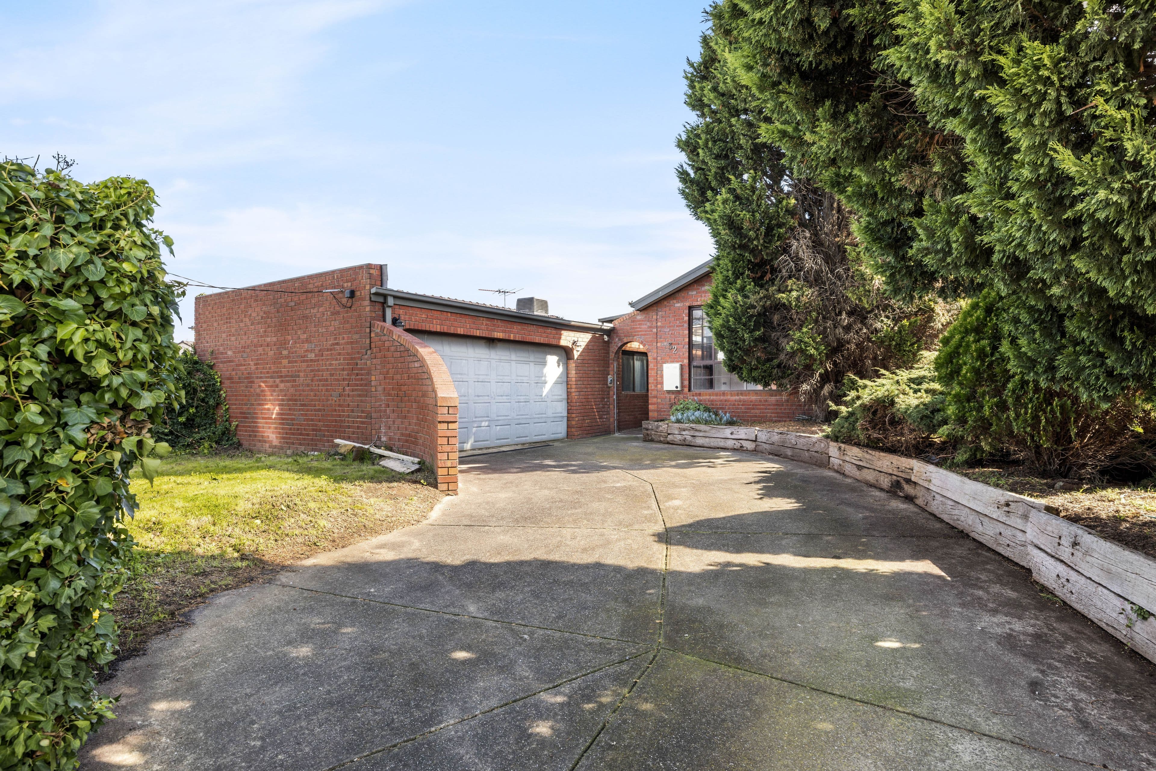 32 Newbold Avenue, Craigieburn VIC 3064, Craigieburn - Thumbnail 2
