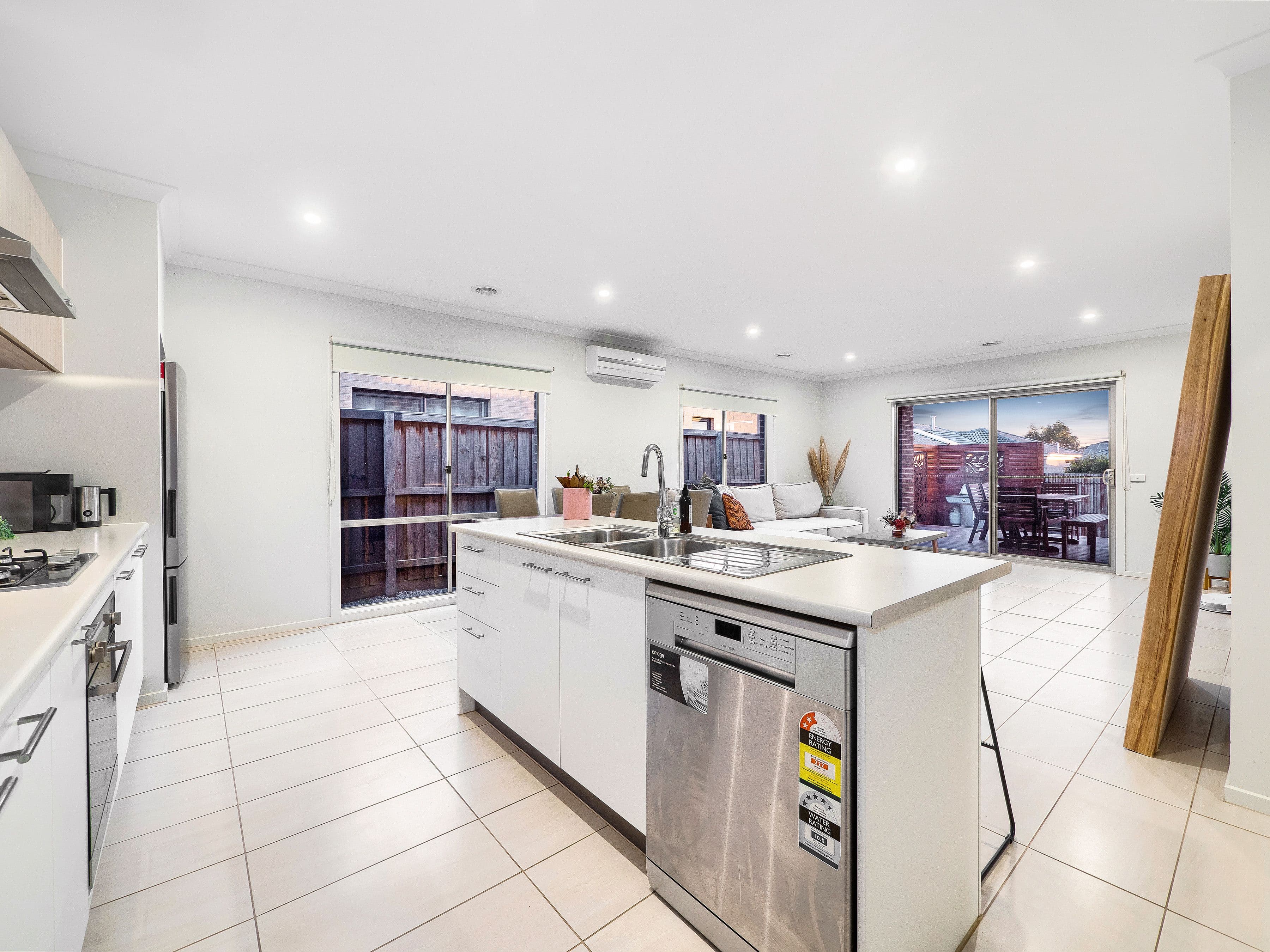 44 Barley Crescent, Clyde North VIC 3978, Clyde North - Thumbnail 7