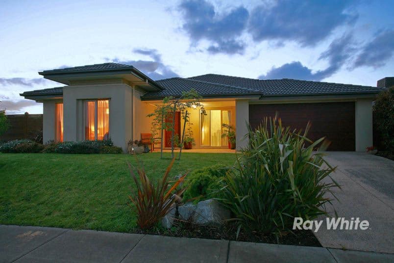 31 Broadstone Way, CRANBOURNE VIC 3977, Cranbourne - Thumbnail 2