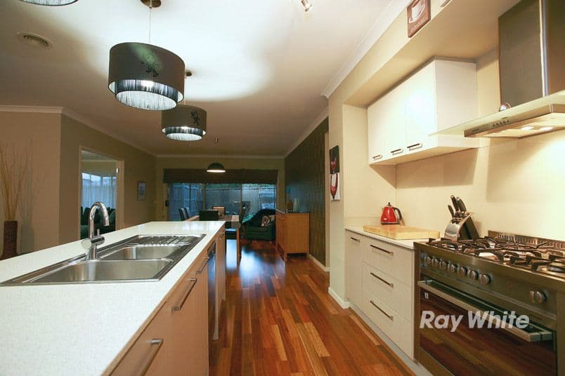 31 Broadstone Way, CRANBOURNE VIC 3977, Cranbourne - Thumbnail 3