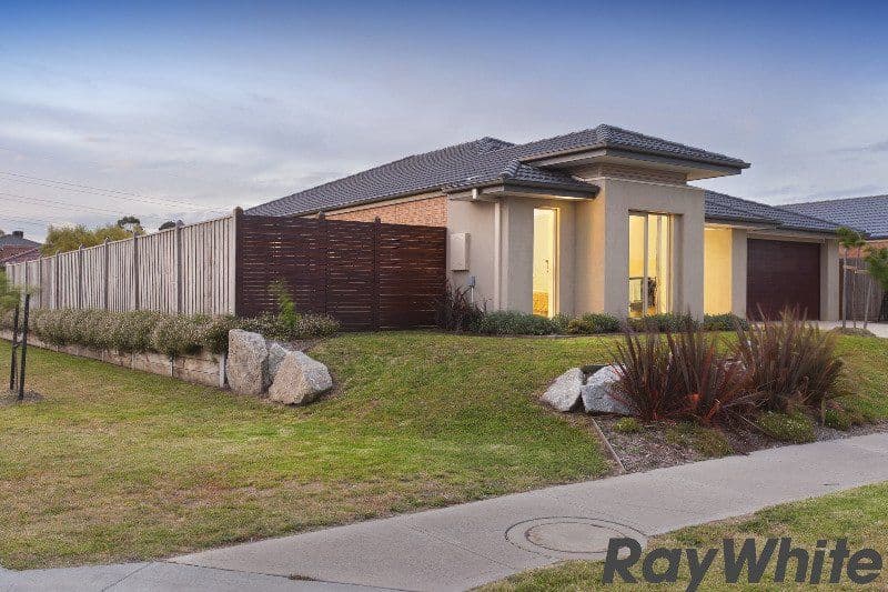 31 Broadstone Way, CRANBOURNE VIC 3977, Cranbourne - Thumbnail 2