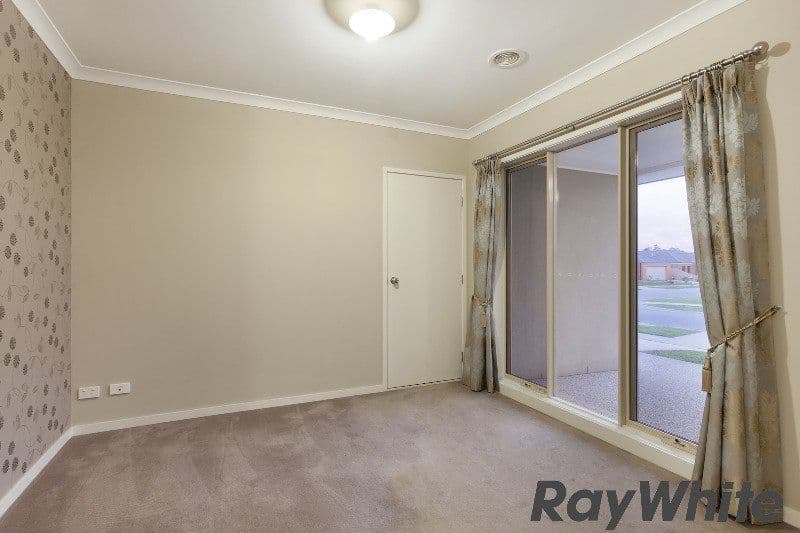 31 Broadstone Way, CRANBOURNE VIC 3977, Cranbourne - Thumbnail 5