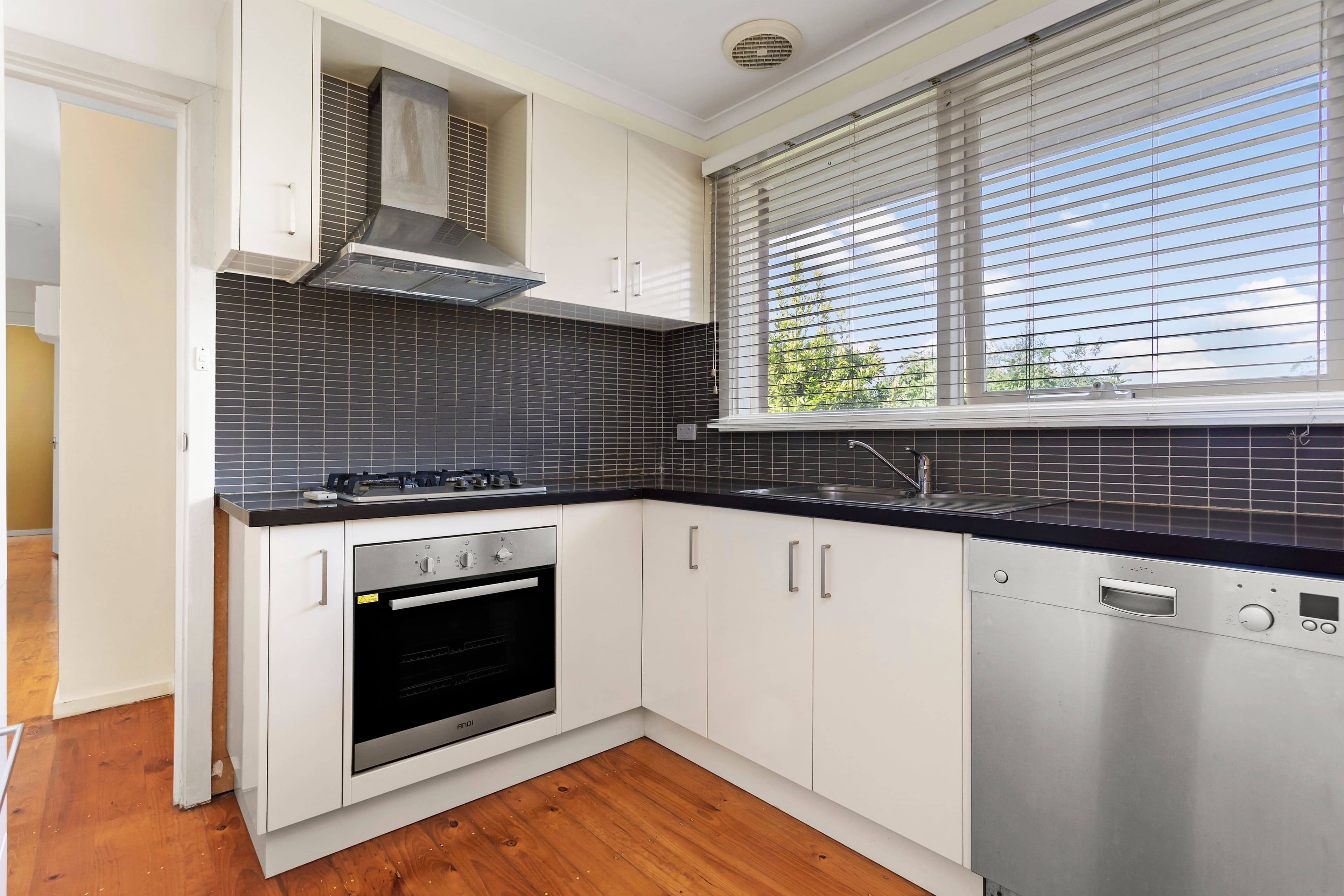 644 Huntingdale Road, Mount Waverley VIC 3149, Mount Waverley - Thumbnail 4