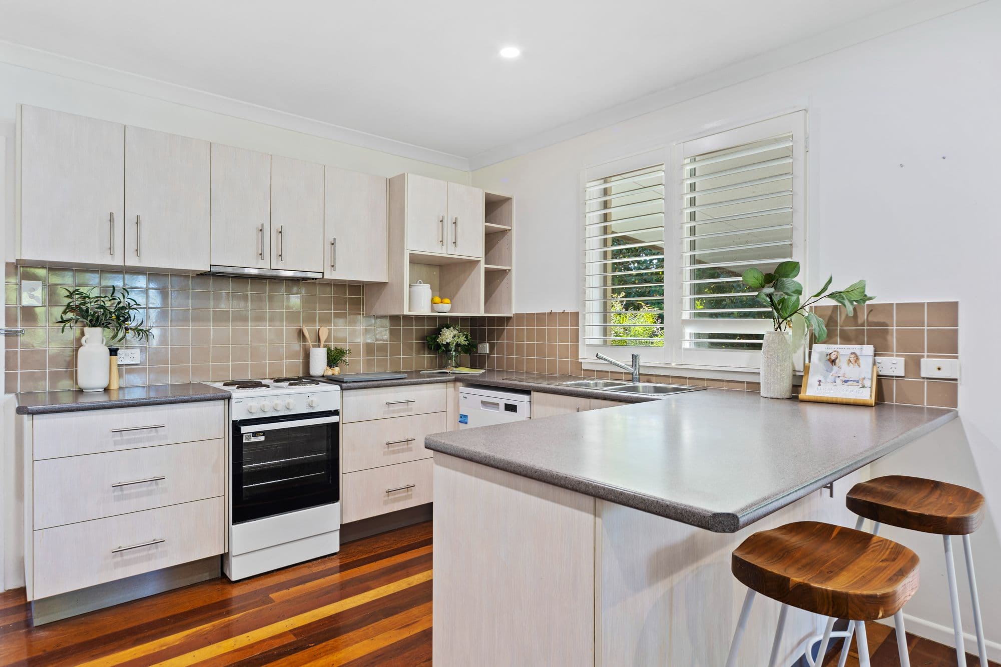 4 Brennan Road, Scarborough QLD 4020, Scarborough - Thumbnail 3