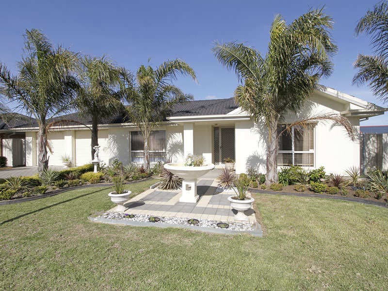9 Barracoota Crescent, Aldinga Beach - Image 1