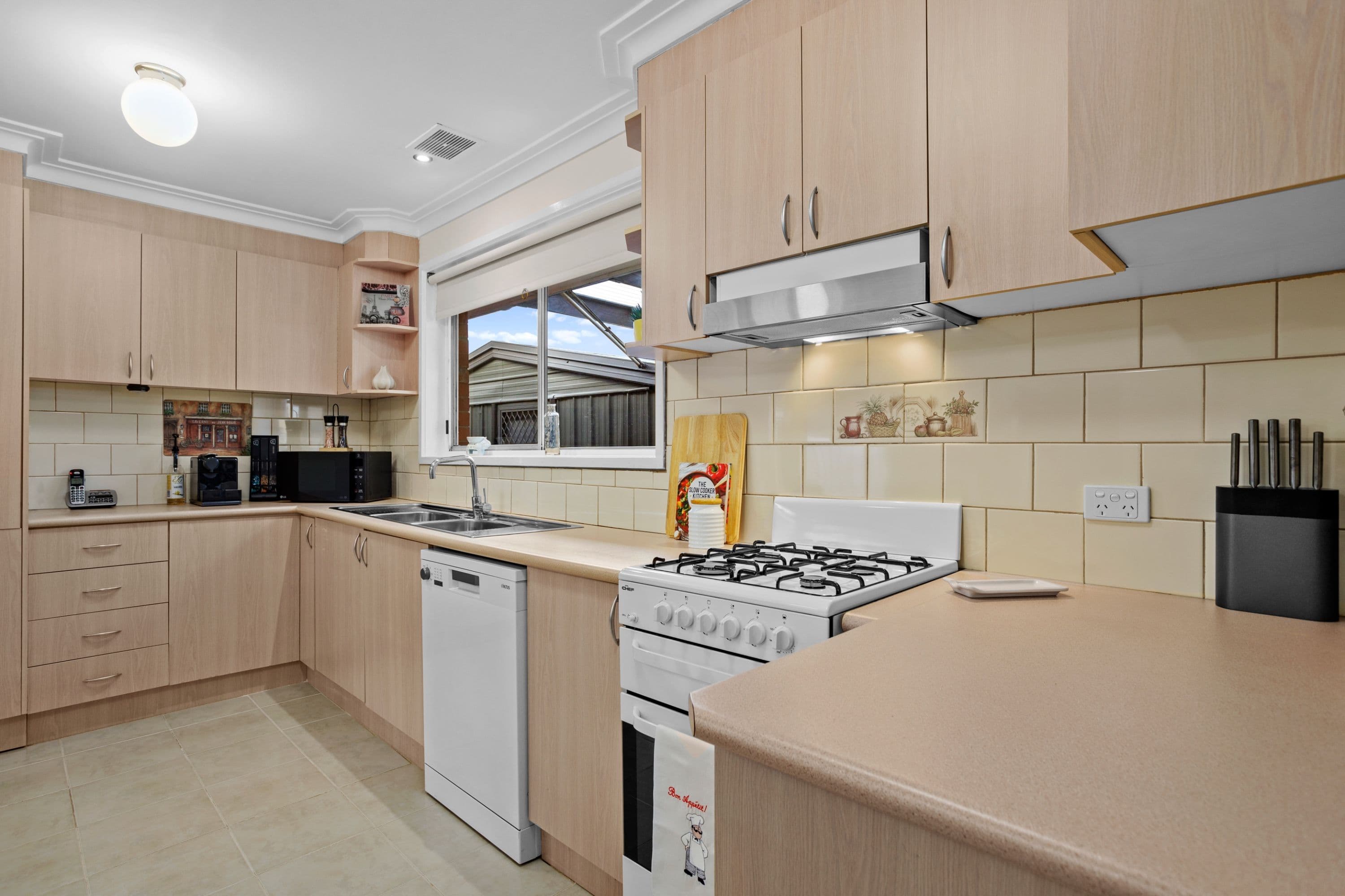 18 Barron Street, Reservoir VIC 3073, Reservoir - Thumbnail 2
