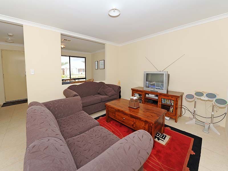 72 Granesse Drive, ELLENBROOK WA 6069, Ellenbrook - Thumbnail 3