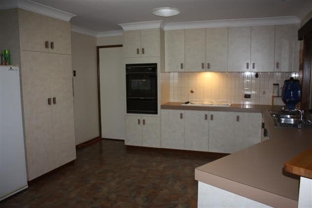 10 Juniper Court, DARLING HEIGHTS QLD 4350, Darling Heights - Thumbnail 2