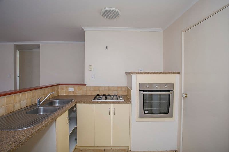 29 Grenache Crescent, CAVERSHAM WA 6055, Caversham - Thumbnail 4