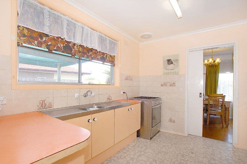35 Ealing Crescent, SPRINGVALE SOUTH VIC 3172, Springvale South - Thumbnail 2