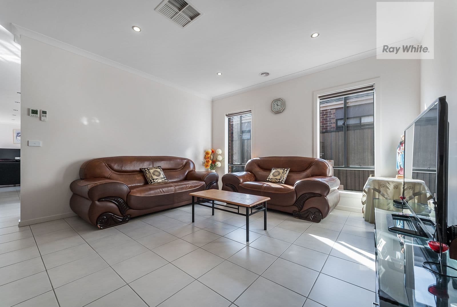 19 Oakgrove Drive, Craigieburn VIC 3064, Craigieburn - Thumbnail 2