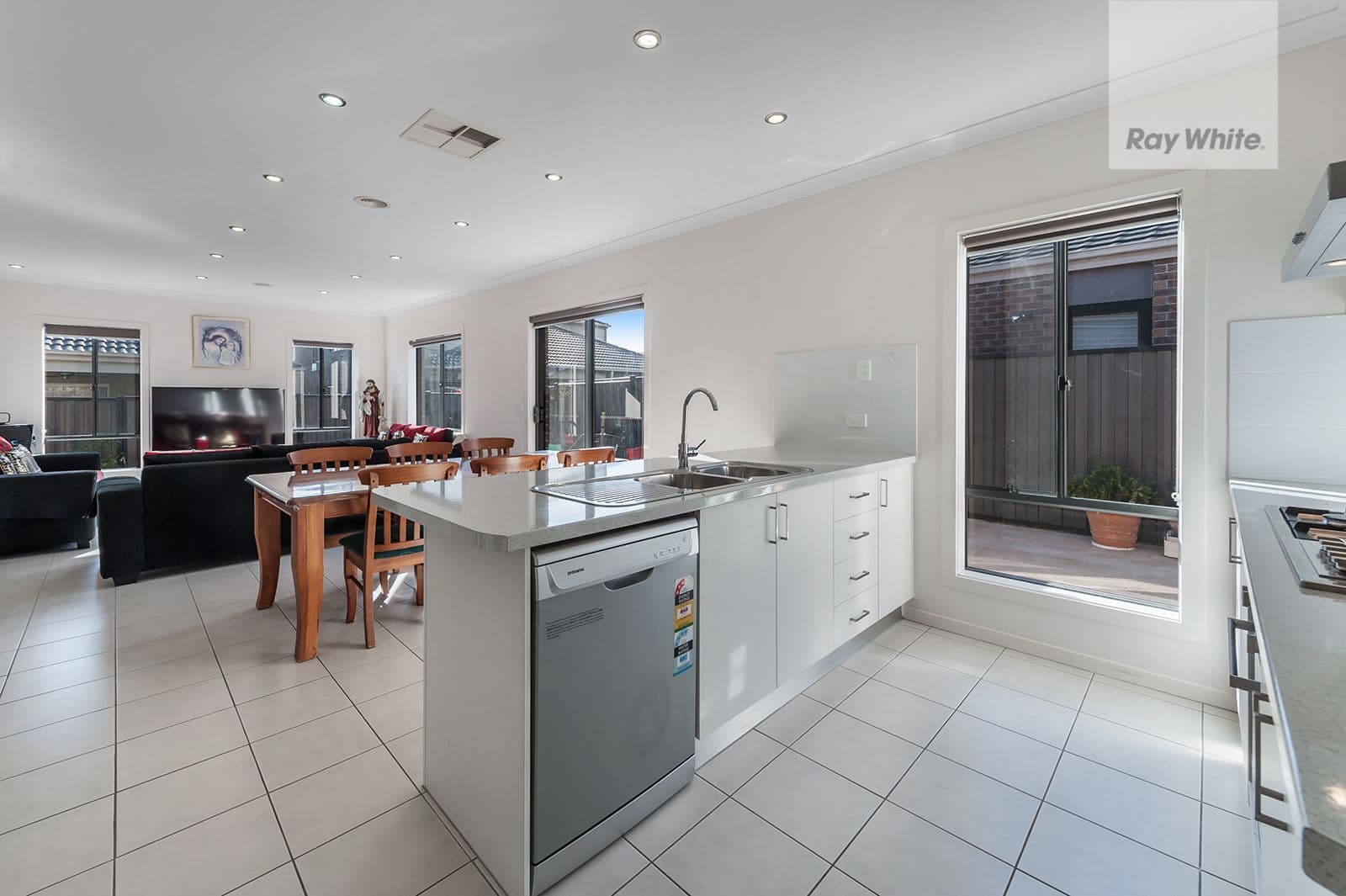 19 Oakgrove Drive, Craigieburn VIC 3064, Craigieburn - Thumbnail 4