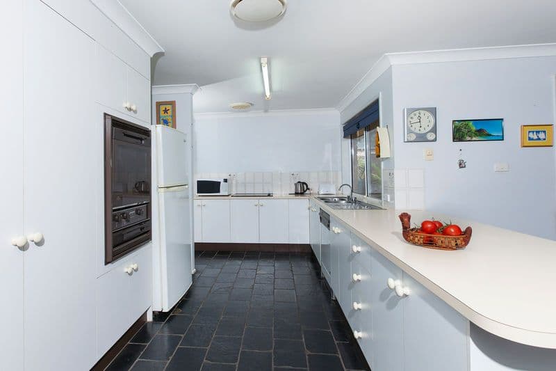 19 Ramsay Crescent, GOLDEN BEACH QLD 4551, Golden Beach - Thumbnail 2