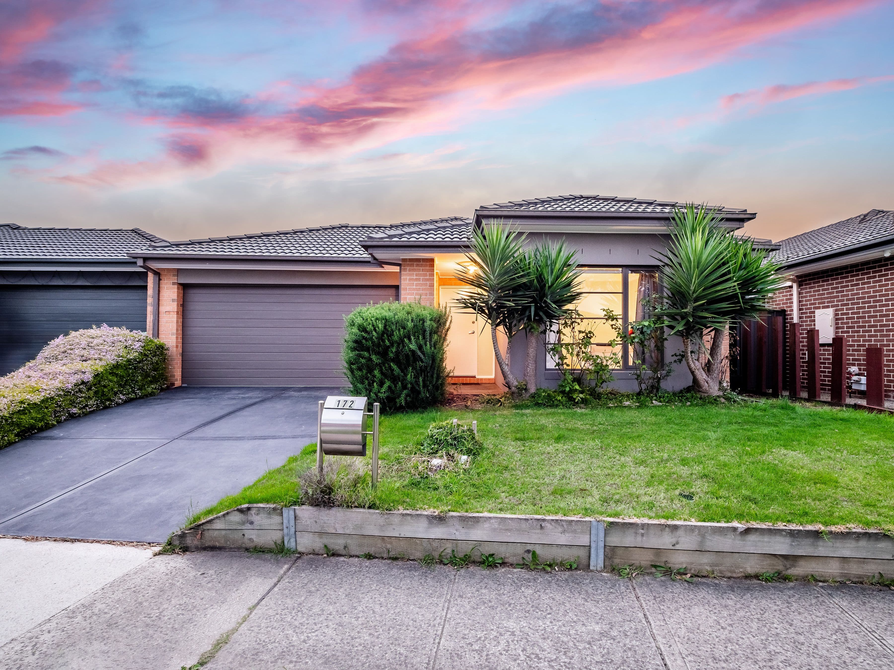 172 Selandra Boulevard, Clyde North VIC 3978, Clyde North - Thumbnail 2