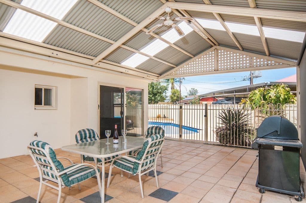 31 Thorne Crescent, MITCHELL PARK SA 5043, Mitchell Park - Thumbnail 2
