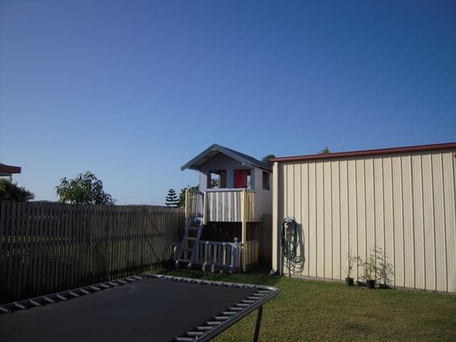 1 Lockerbie Street, BEACONSFIELD QLD 4740, Beaconsfield - Thumbnail 5