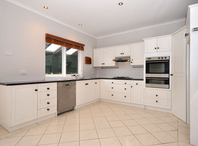 17 Knightsbridge Court, Happy Valley SA 5159, Happy Valley - Thumbnail 2