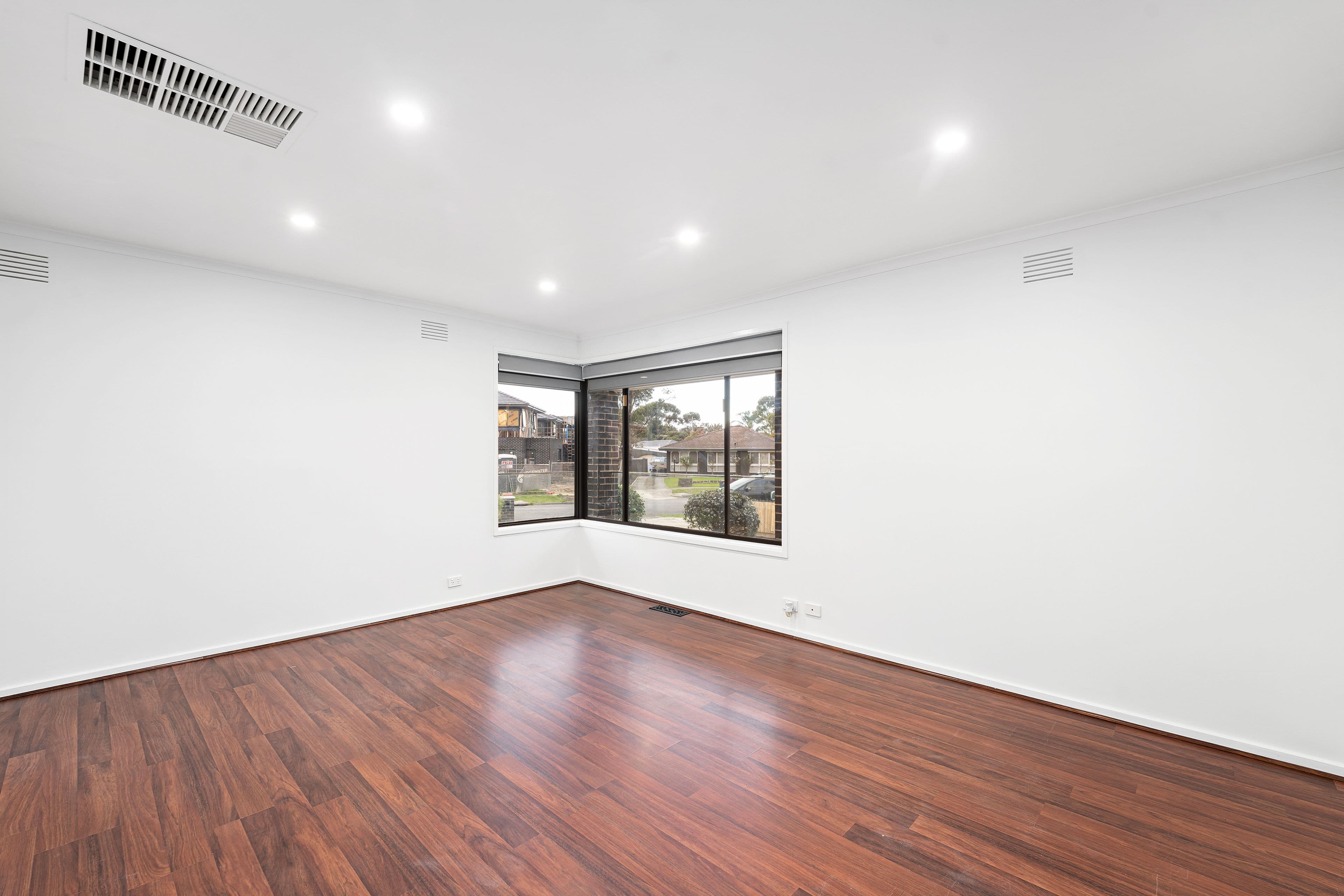 2 Ovens Court, Sunbury VIC 3429, Sunbury - Thumbnail 2