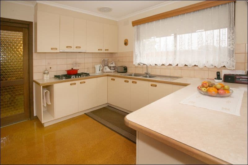 52 Cambridge Drive, GLEN WAVERLEY VIC 3150, Glen Waverley - Thumbnail 2