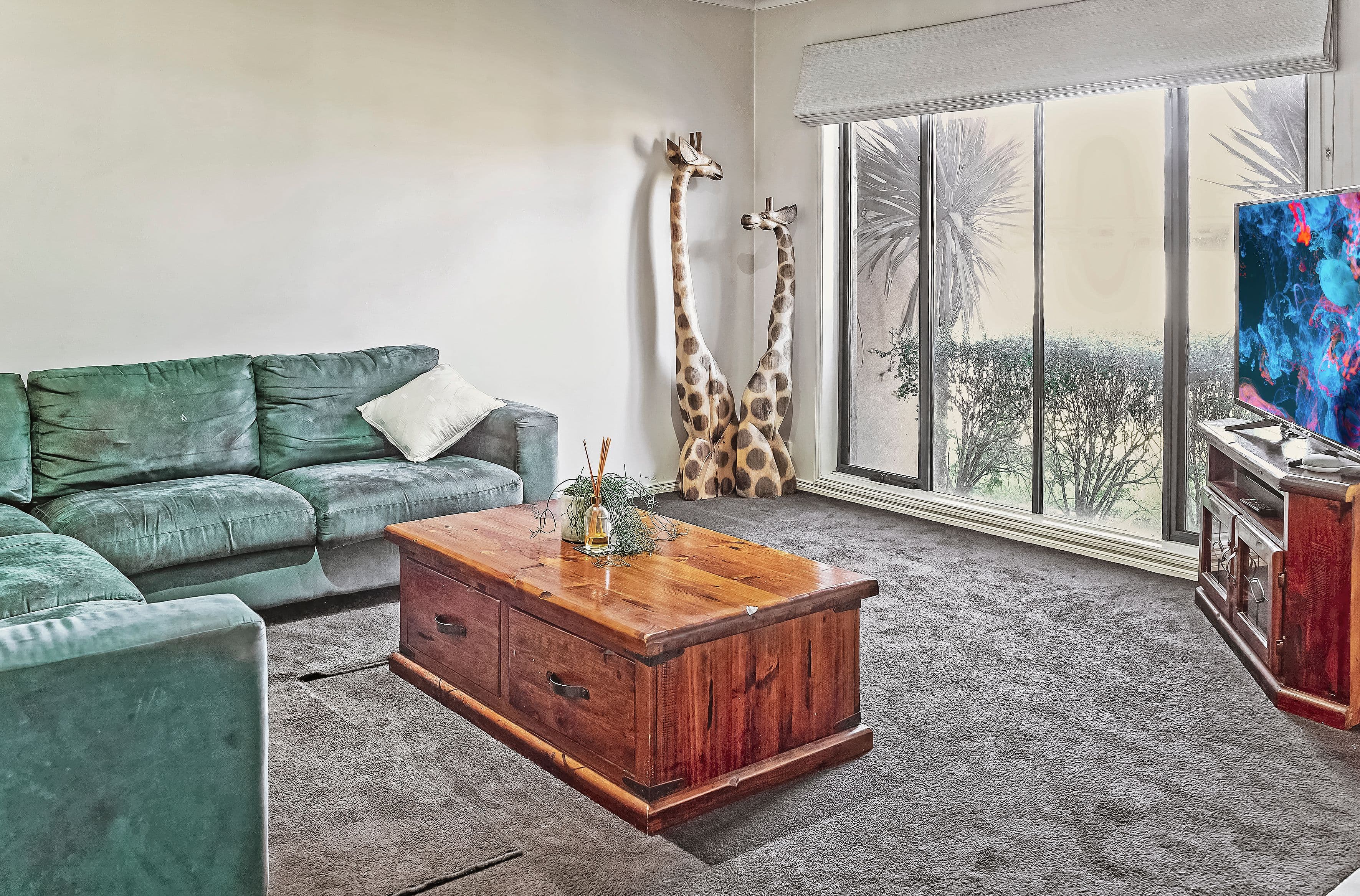8 Latrobe Avenue, Pakenham VIC 3810, Pakenham - Thumbnail 2
