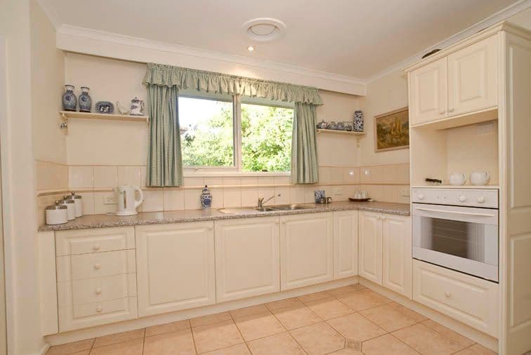 20 Brentwood Drive, WANTIRNA VIC 3152, Wantirna - Thumbnail 2
