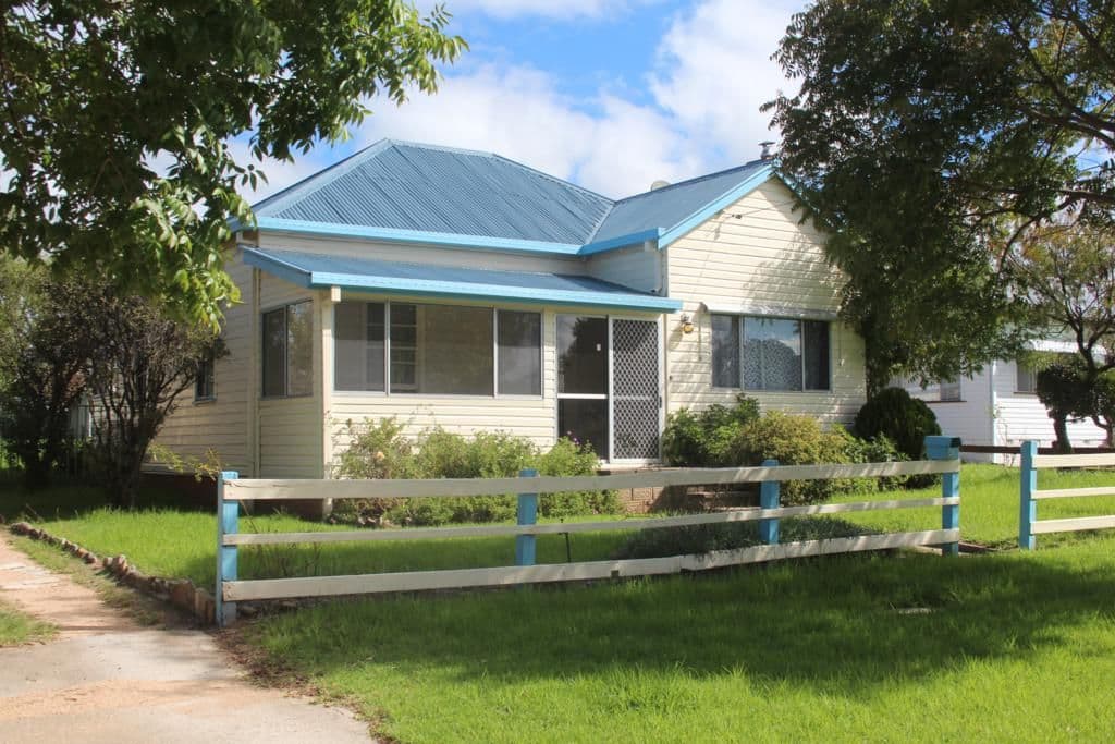 21 Molesworth Street, TENTERFIELD NSW 2372, Tenterfield - Image 1