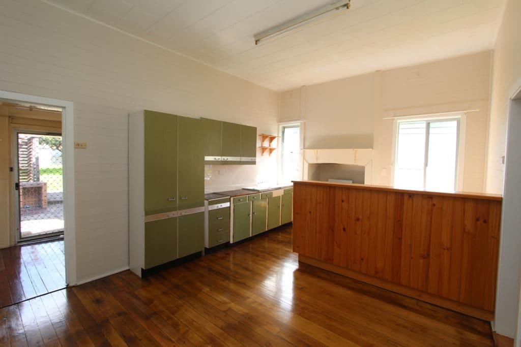 21 Molesworth Street, TENTERFIELD NSW 2372, Tenterfield - Thumbnail 4