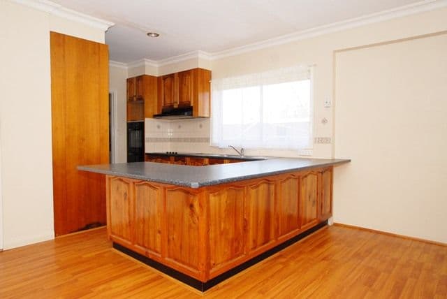 125 Robbs Road, WERRIBEE SOUTH VIC 3030, Werribee South - Thumbnail 2