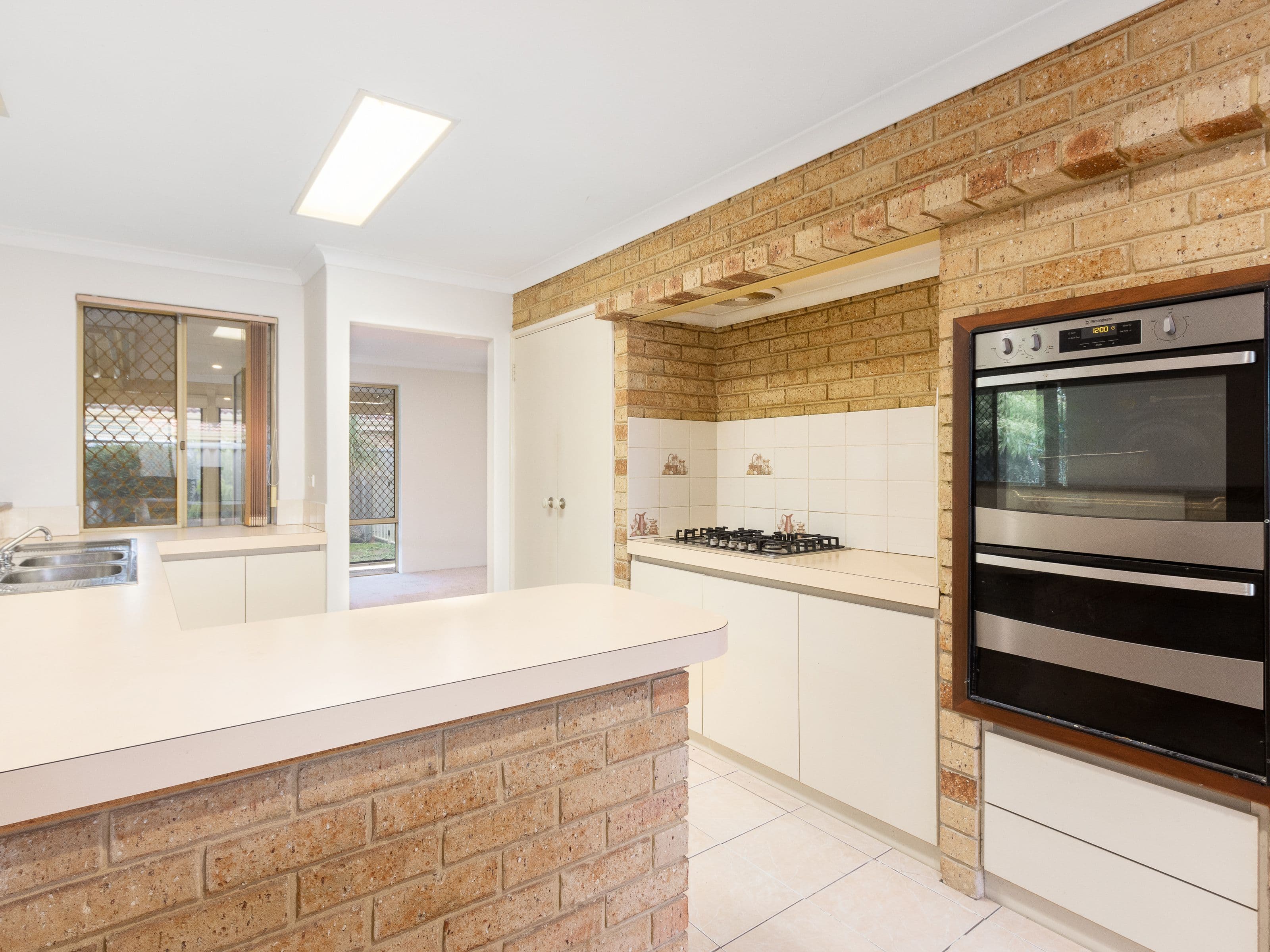 90 Explorer Drive, Thornlie WA 6108, Thornlie - Thumbnail 2