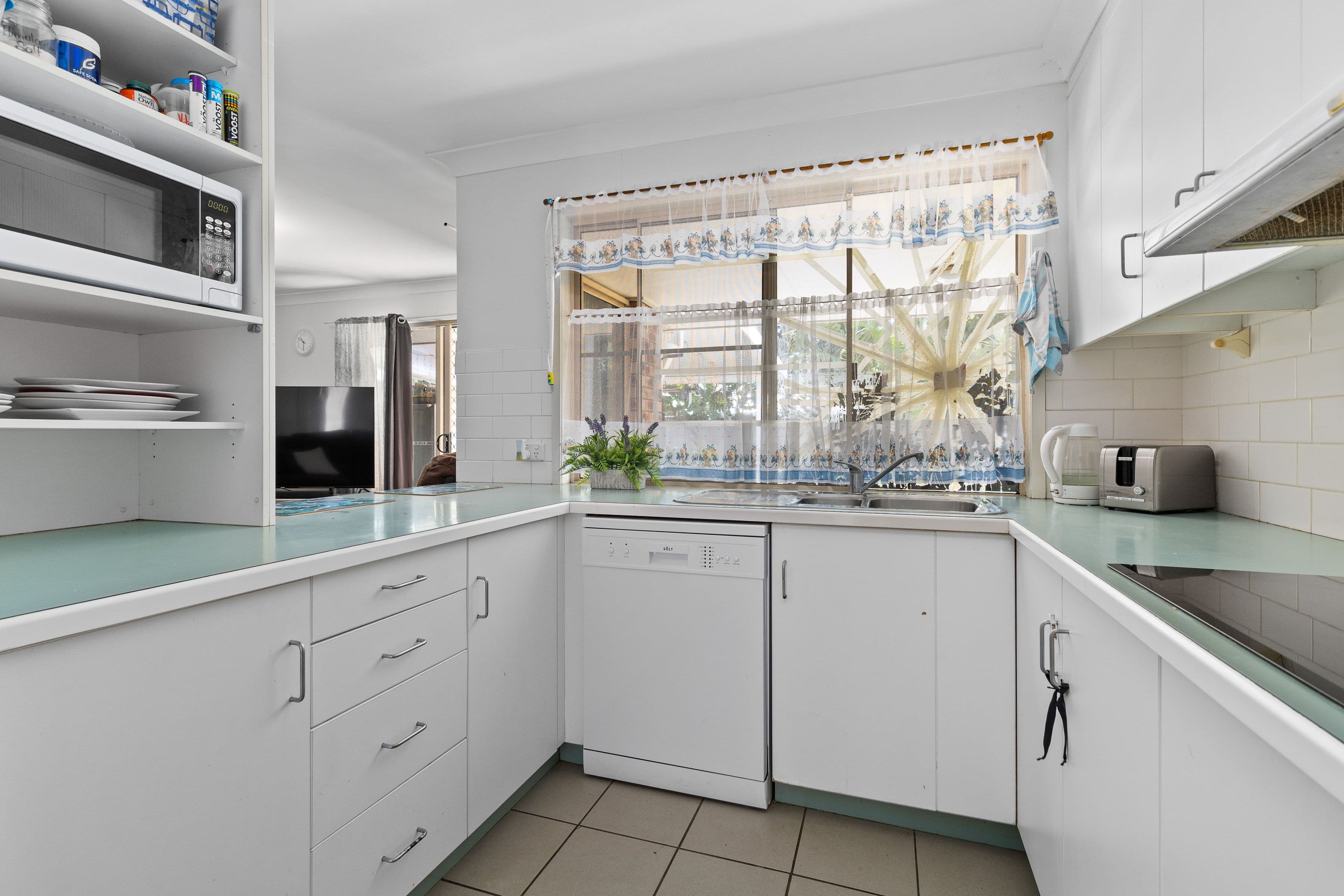32 Jacqueline Drive, Emerald QLD 4720, Emerald - Thumbnail 5
