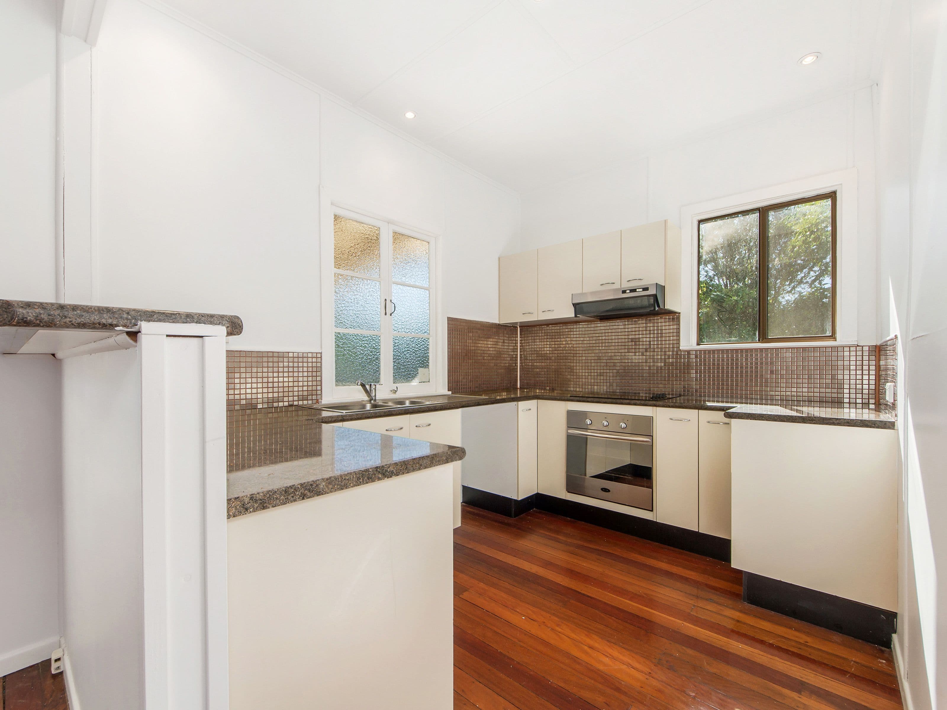 63 Kindra Avenue, Southport QLD 4215, Southport - Thumbnail 3
