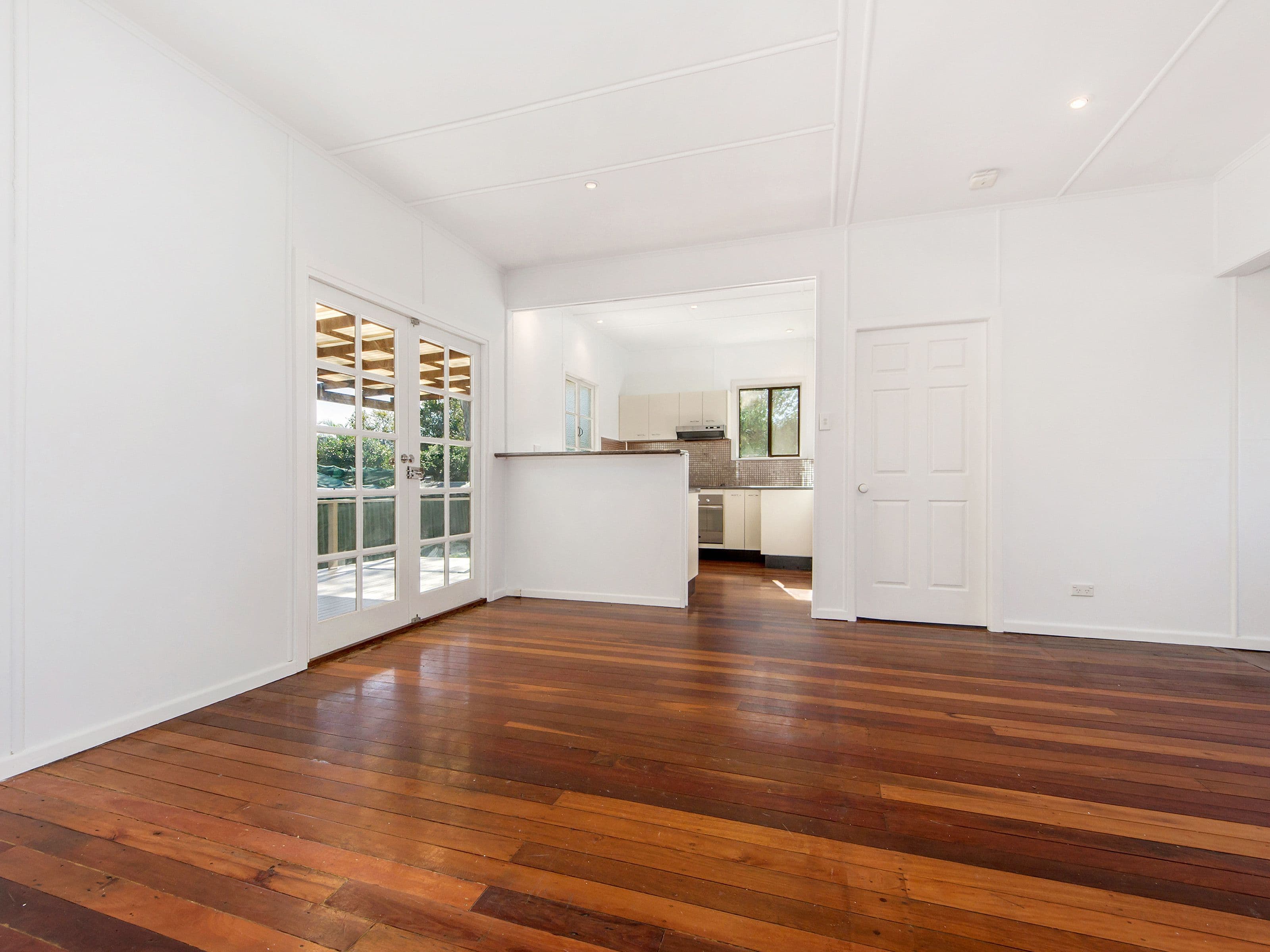 63 Kindra Avenue, Southport QLD 4215, Southport - Thumbnail 4