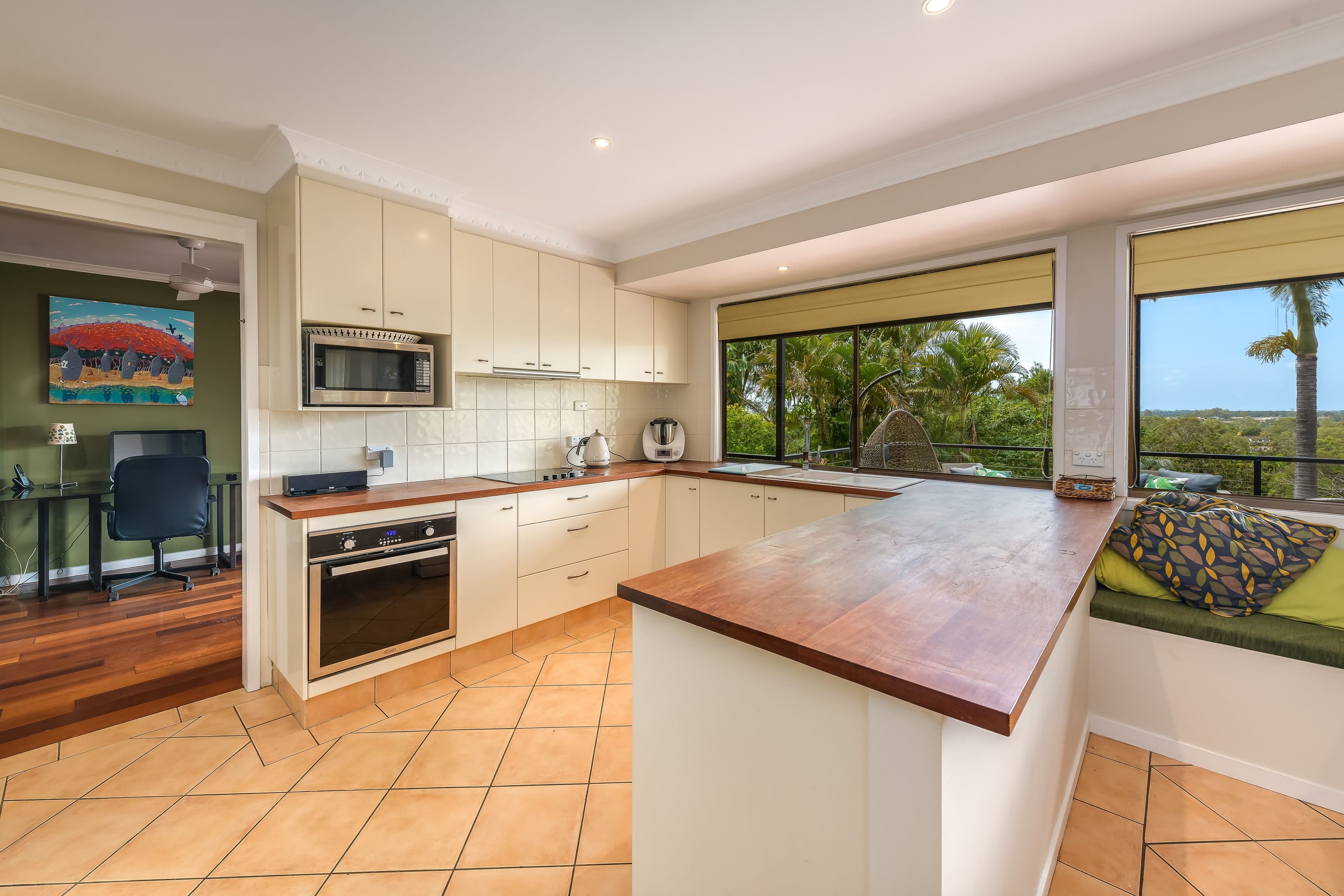 32 Tamworth Drive, Helensvale QLD 4212, Helensvale - Thumbnail 2