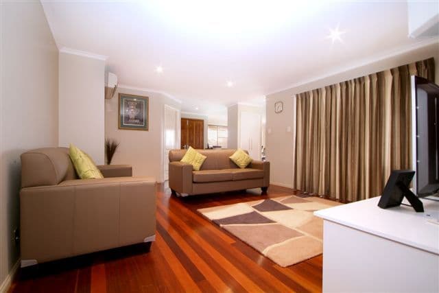 10 Fadden Crescent, MIDDLE RIDGE QLD 4350, Middle Ridge - Thumbnail 2